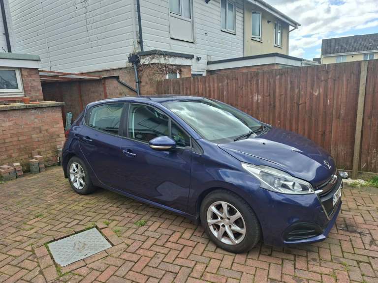 Peugeot, 208, Hatchback, 2015, Manual, 1560 (cc), 5 doors