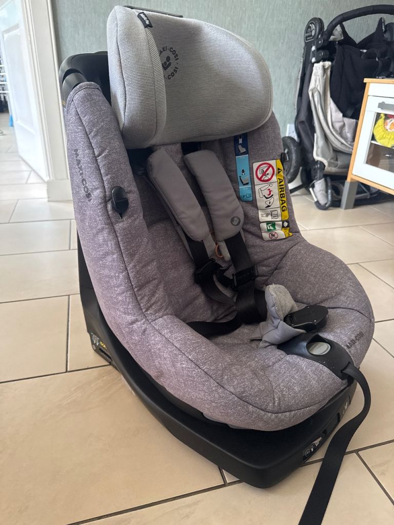 Maxi Cosi Axissfix+ car seat