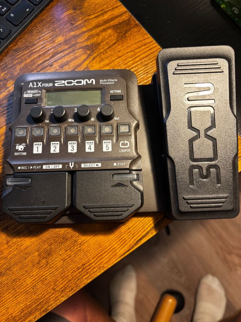 ZOOM A1X Four - Acoustic Effects Processor and loop pedal