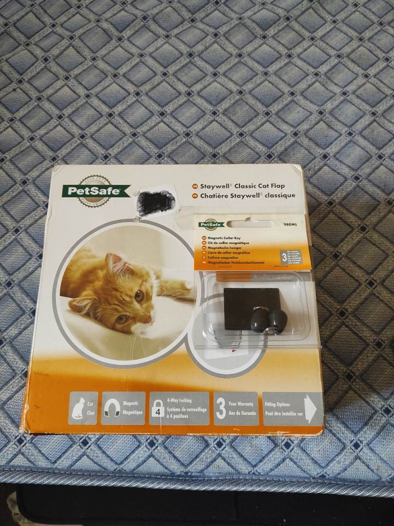 Brand new pet safe cat flat+ magnets