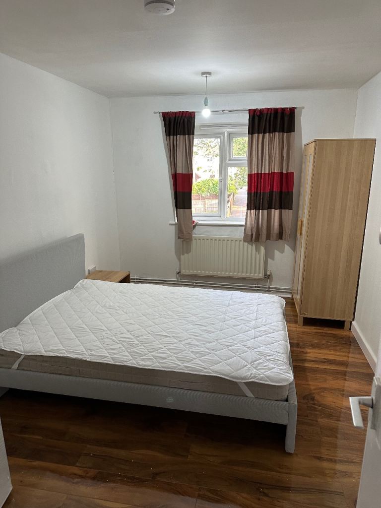 DOUBLE ROOM IN SHARED FLAT NEAR DERBY CITY CENTRE 