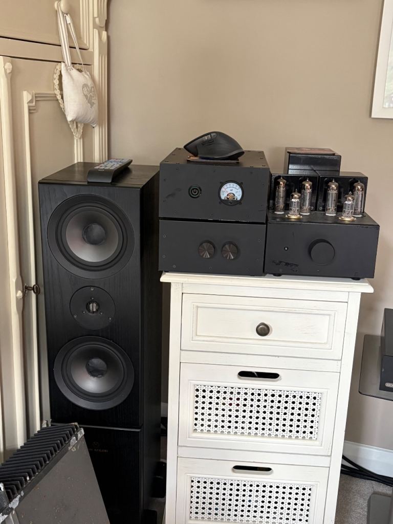ARCAM FMJ , valve amp Linn speakers 