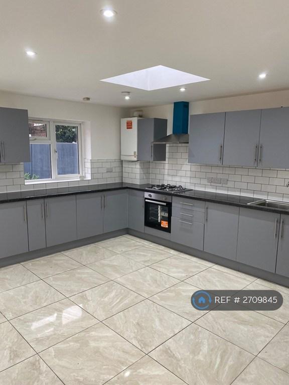 3 bedroom house in Roseheath Road, Hounslow, TW4 (3 bed) (#2709845)