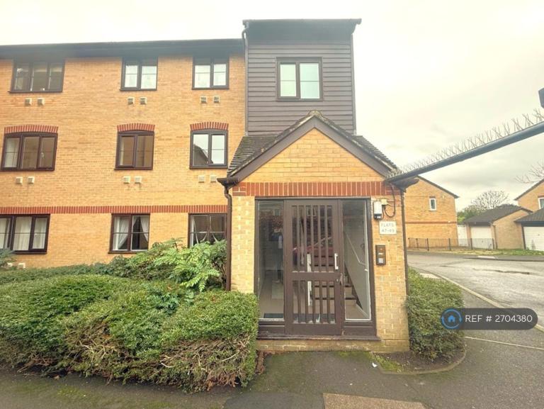 2 bedroom flat in Kilberry Close, Isleworth, TW7 (2 bed) (#2704380)