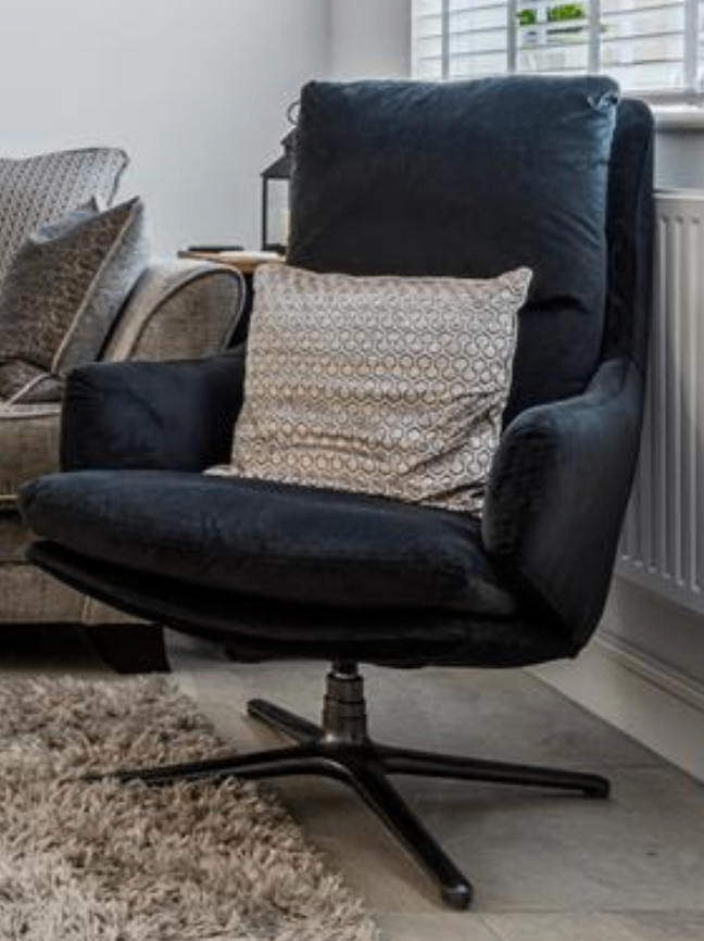 Comfortable Black Swivel Armchair – Good Condition - Kuka - Dark Grey