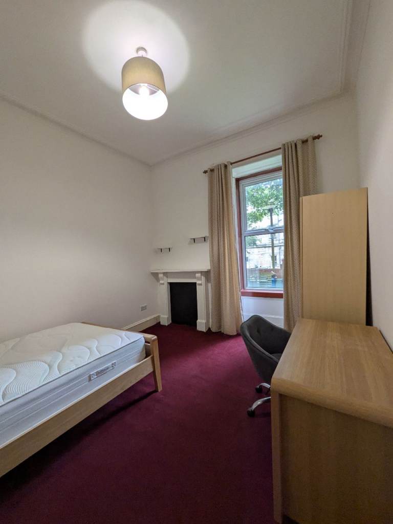 Spacious 2 Bedroom flat for rent, West End, G12, 2 minutes walk to University of Glasgow