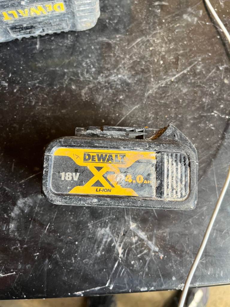 DeWalt 18V 4.0Ah Li-ION Battery Pack – Fair Condition