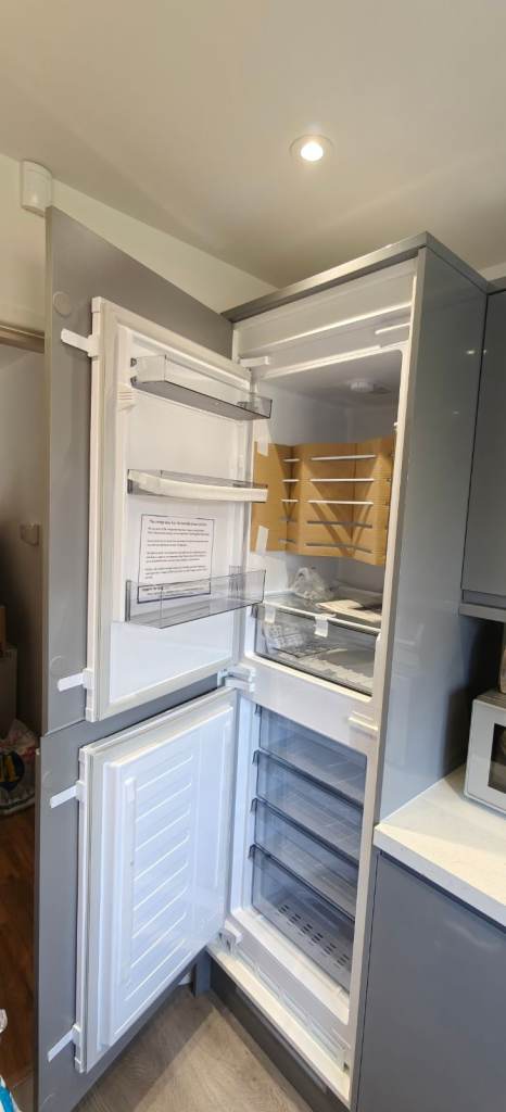 Lamona LAM6201 Integrated 50/50 Fridge Freezer — Brand New Never Used — Howdens