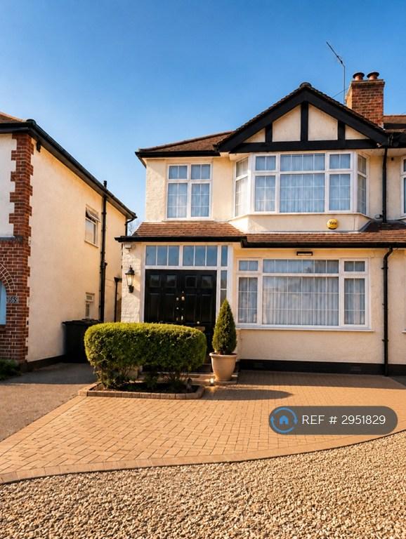 3 bedroom house in Gander Green Lane, Sutton, SM3 (3 bed) (#2951829)