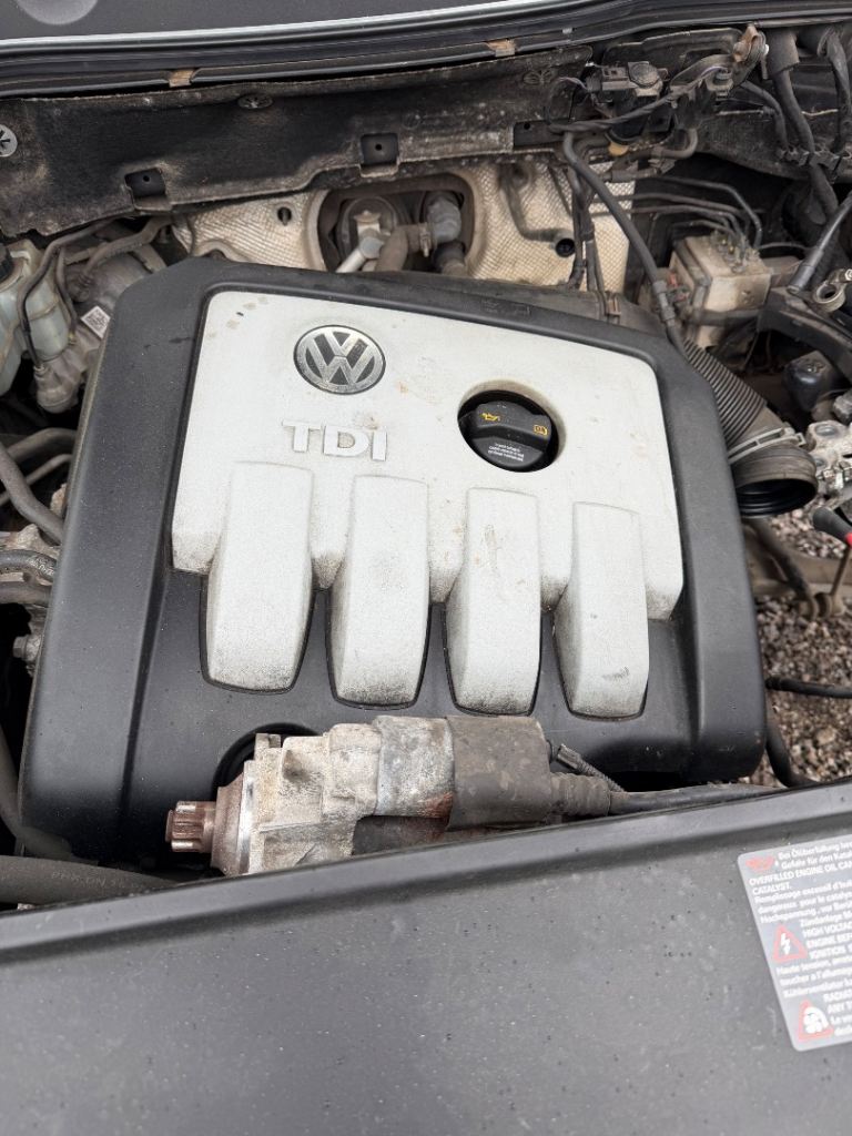 Many parts available for VW Passat/Estate including auto engine and catalytic converter. See pics. 