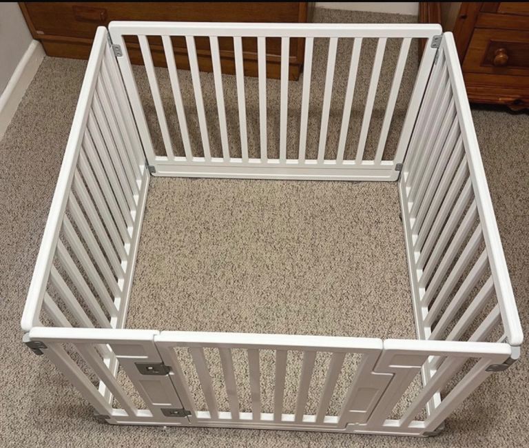 Puppy white plastic play pen