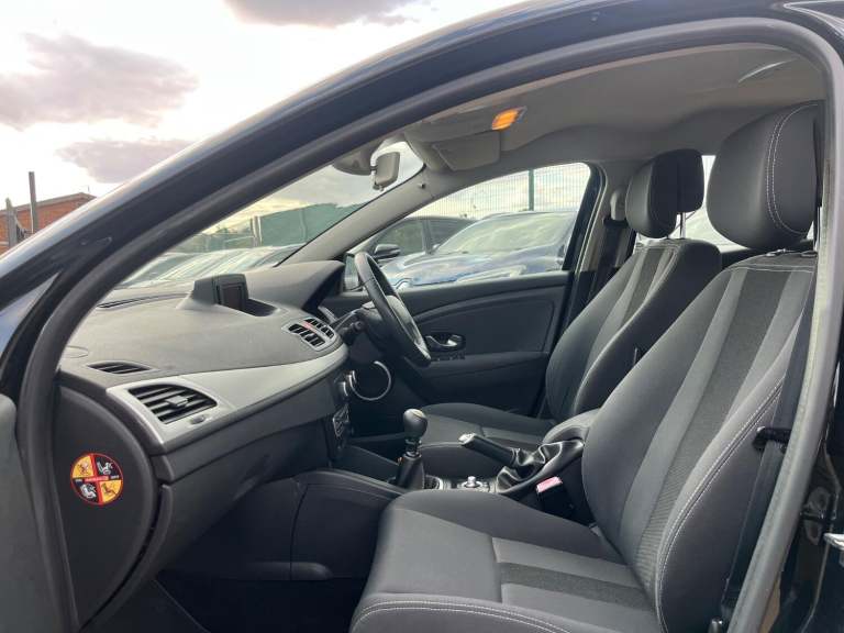 2011 RENAULT MEGANE 1.9 dCi Dynamique TomTom Black - DIESEL - 5 DOOR - PX SWAP