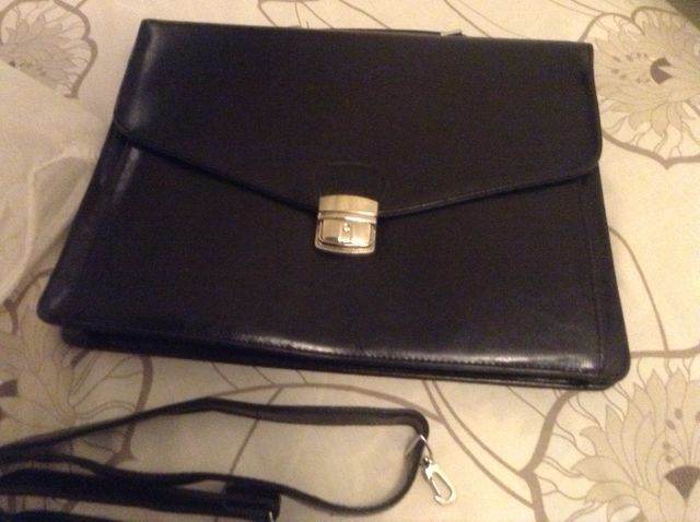 BLACK LEATHER BRIEIFCARS - UNWANTED GIFT GOOD FOR LAPTOP / TABLETS /  - NEVER USED £10.00
