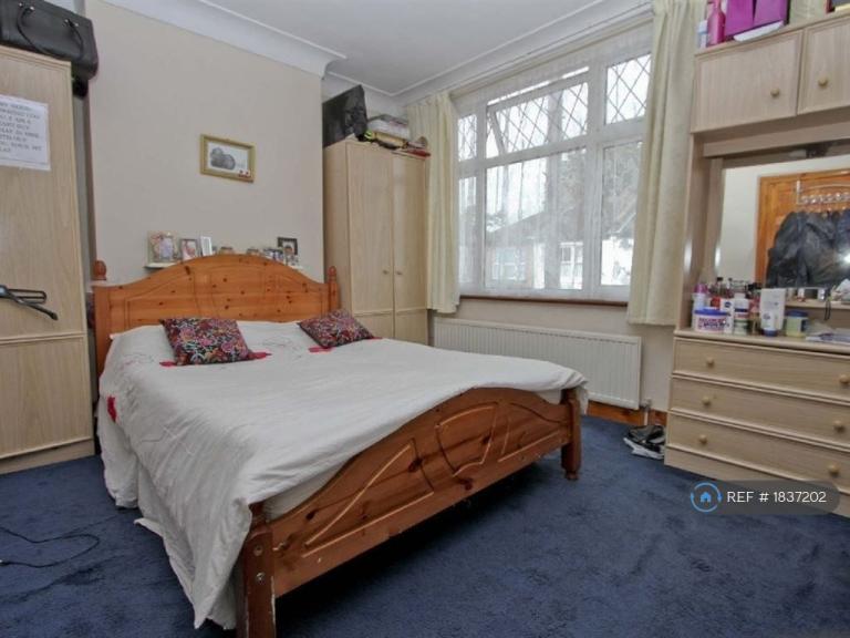 2 bedroom house in Priory Park Road, Wembley, HA0 (2 bed) (#1837202)