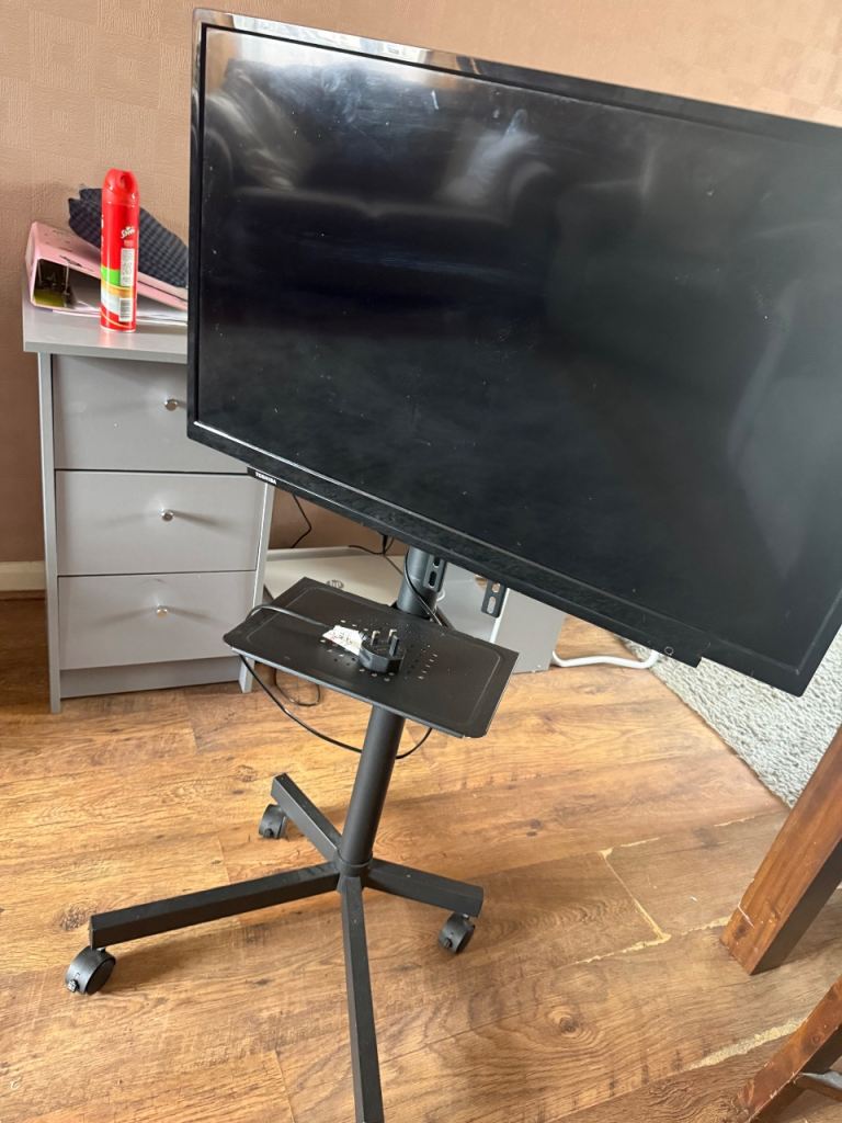 32 inch smart tv on stand 