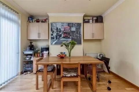 4 bedroom house to rent in Croydon CR2 0QA