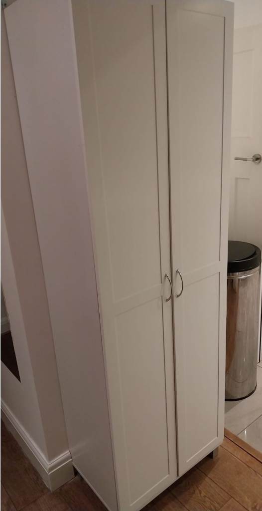 COSTWAY 187cm tall kitchen cupboard, adjustable shelves, white, hardly used and in great condition.