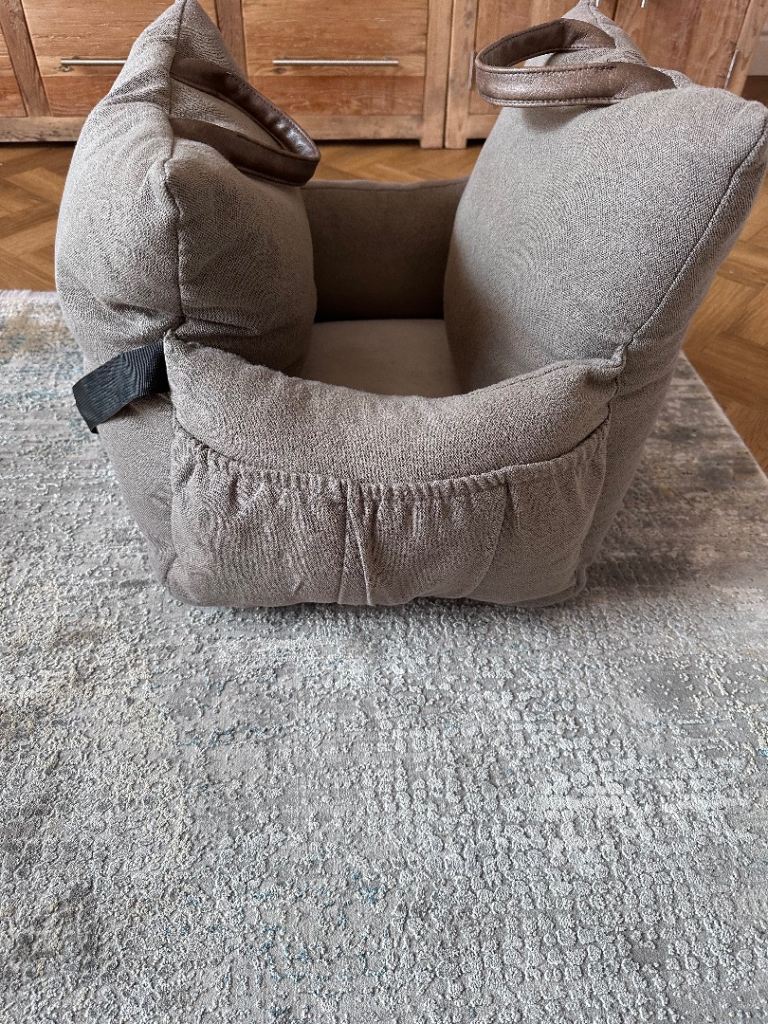 Lords & Labradors dog carry/travel bed, immaculate condition 