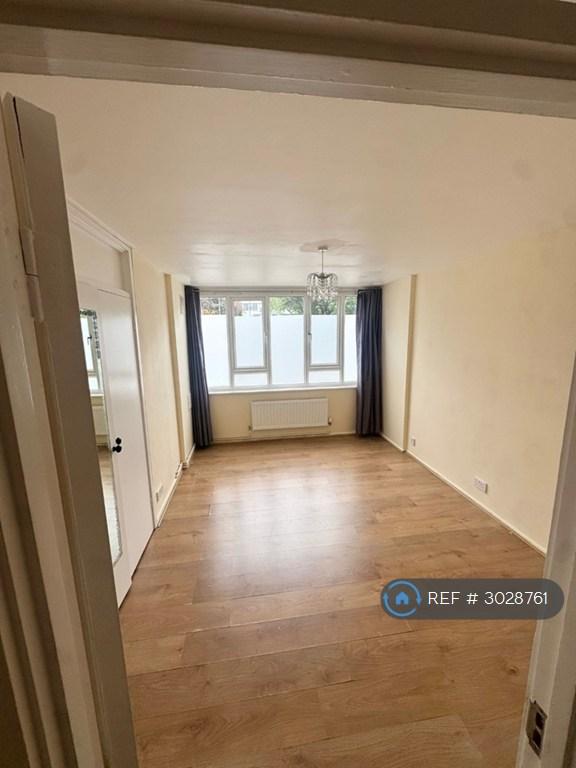 2 bedroom flat in Ashbourne Court, London, N12 (2 bed) (#3028761)