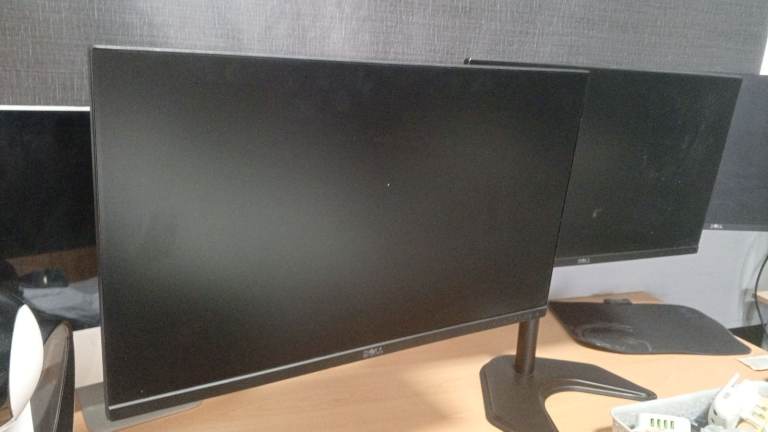  3 dell u2414h 24 in monitors with triple monitor stand - Monitors