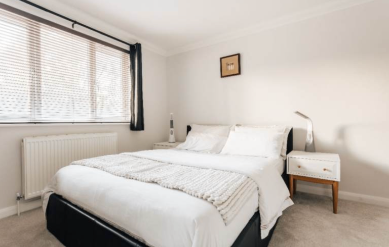 Modern 2-Bedroom Flat | Furnished | Fitted Kitchen | Parking | Cambridge Road, Dorset - BH2