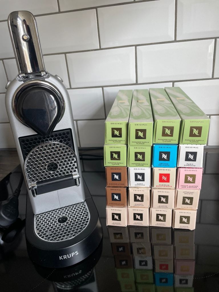Nespresso Citiz coffee machine + 20 sealed official sleeves