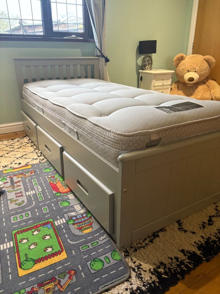 Brand New Infants Bed Complete with Brand New Mattress 