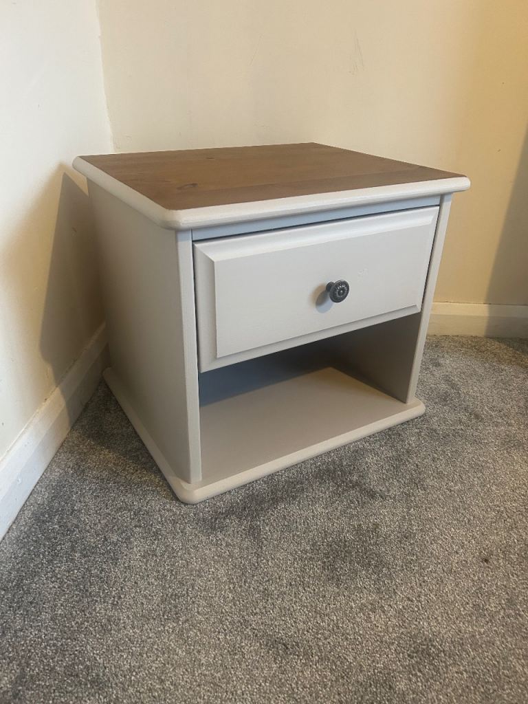 Bedside table 