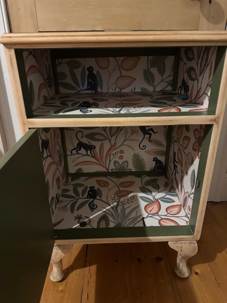 Small cabinet/side table 