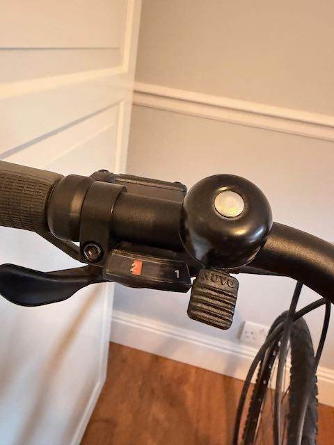 AS NEW-Carrera Crossfire 3 Mens Hybrid Bike (2x9 Shimano Altus) Dark Grey Medium Frame