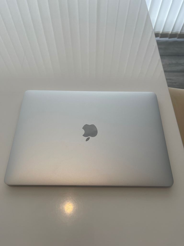 Apple MacBook Pro 13” 2017 Touch Bar – i7 / 16GB RAM / 500GB SSD – Excellent Condition