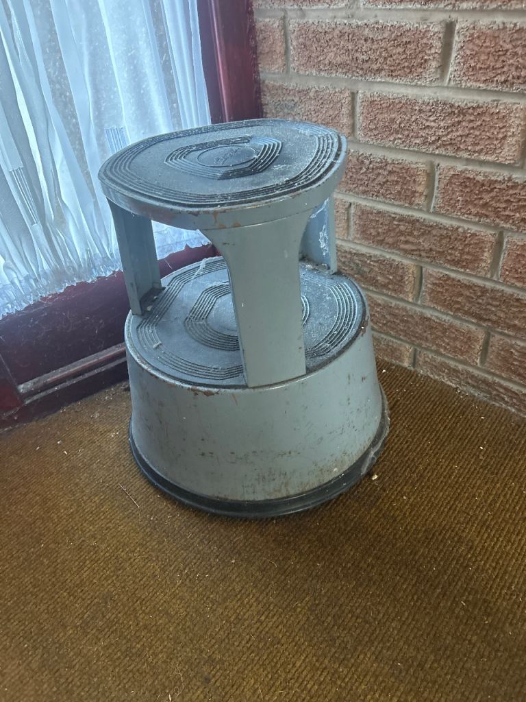 Free foot step / stool