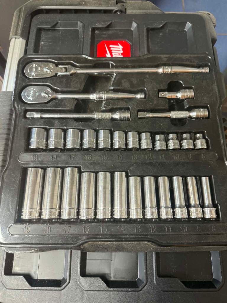 Snap on 29 pc 3/8 service set shallow and deep 6 point set