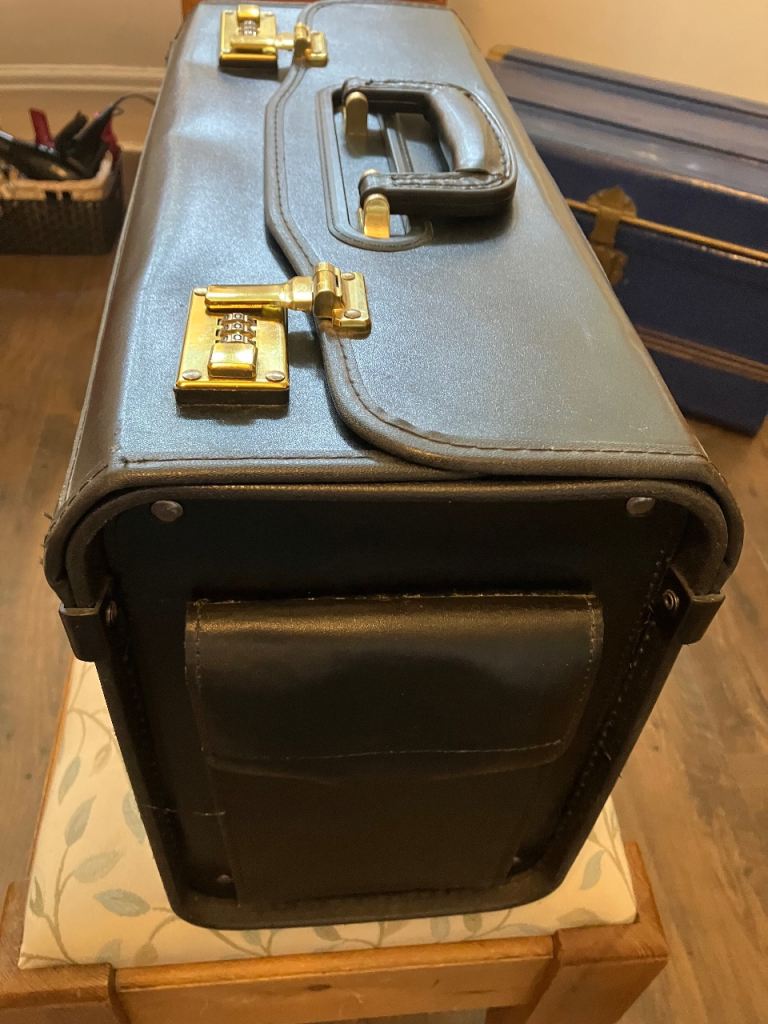 Pilot attaché case