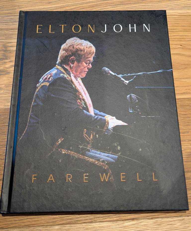  📚 LGBTQ+ BOOK BUNDLE – 14 Fascinating Titles 📚