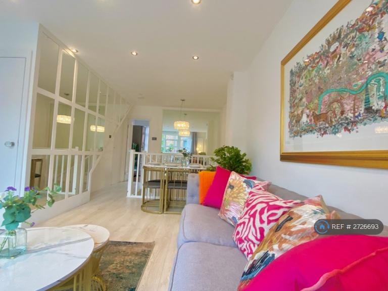 3 bedroom house in Elephant Lane, London, SE16 (3 bed) (#2726693)