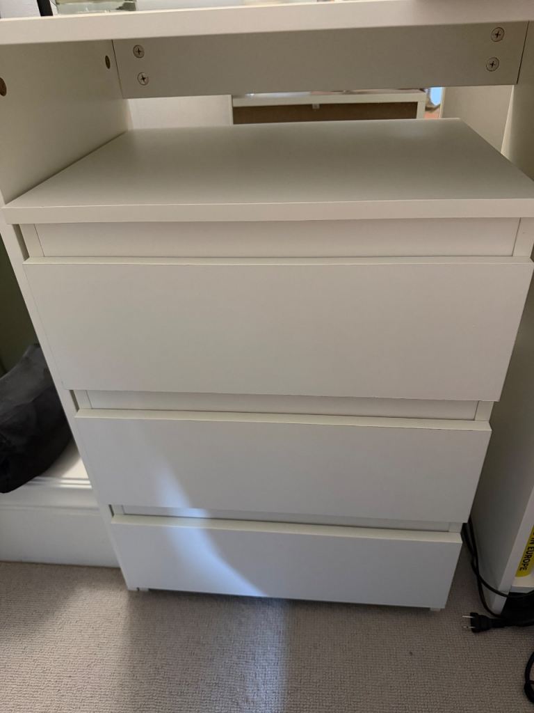 3-drawer chest
