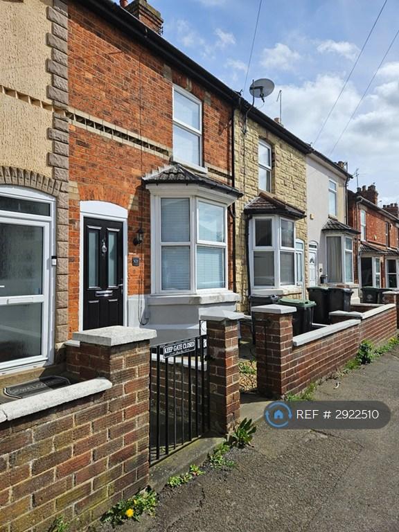 3 bedroom house in Cromwell Road, Rushden, NN10 (3 bed) (#2922510)