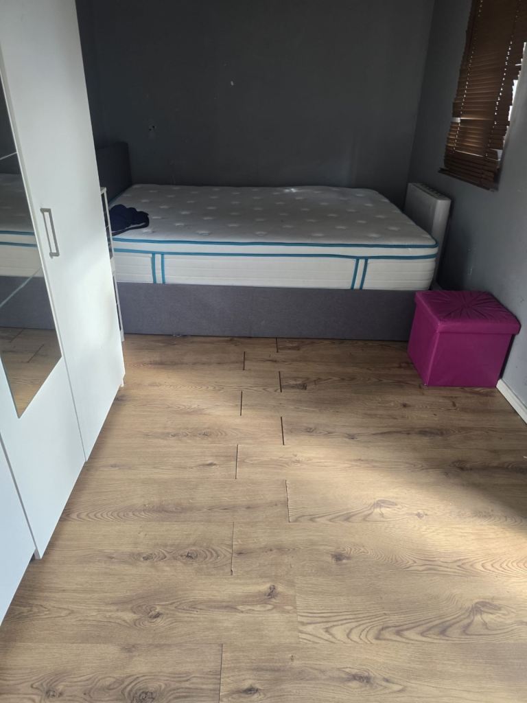 Studio Apartment SINGLE Professional only 