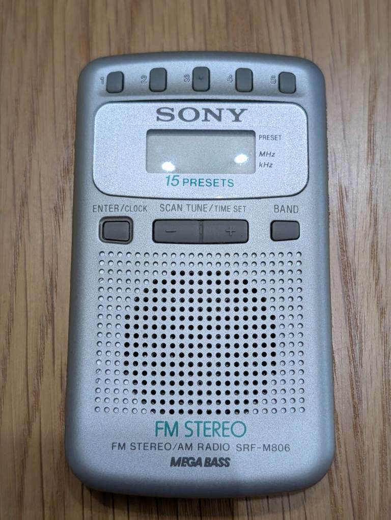Sony FM Stereo / AM Radio SRC-M806