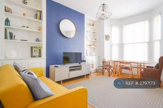 1 bedroom flat in Loftus Road, London, W12 (1 bed) (#2797173)