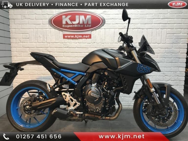 SUZUKI GSX 8S RQM4, 2024/74, JUST 1,257 MILES WITH FSH RAD GUARD FLY SCREEN