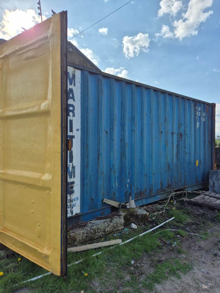 Shipping container