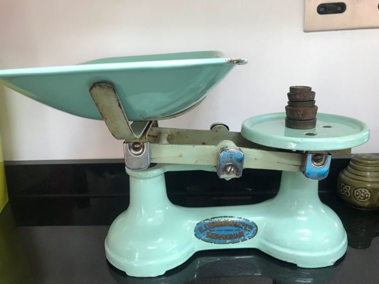 VINTAGE THORNTON WEIGHING KITCHEN SCALES