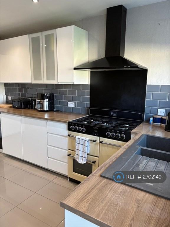 1 bedroom in Ashly Court, St. Asaph, LL17 (#2702149)