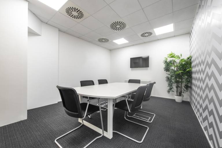 Portsmouth - PO6 3EZ \ Office Space for Rent - 4 Workstations