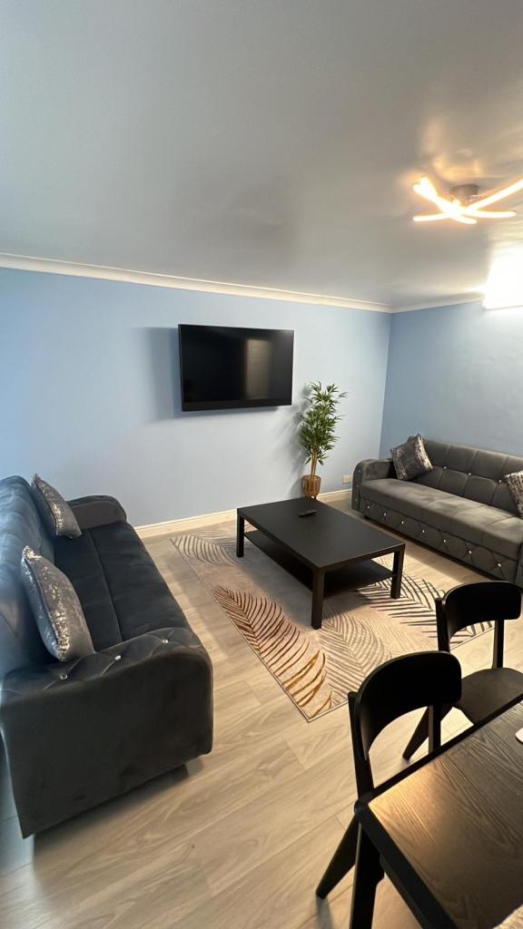 Beautiful double bedroom available 