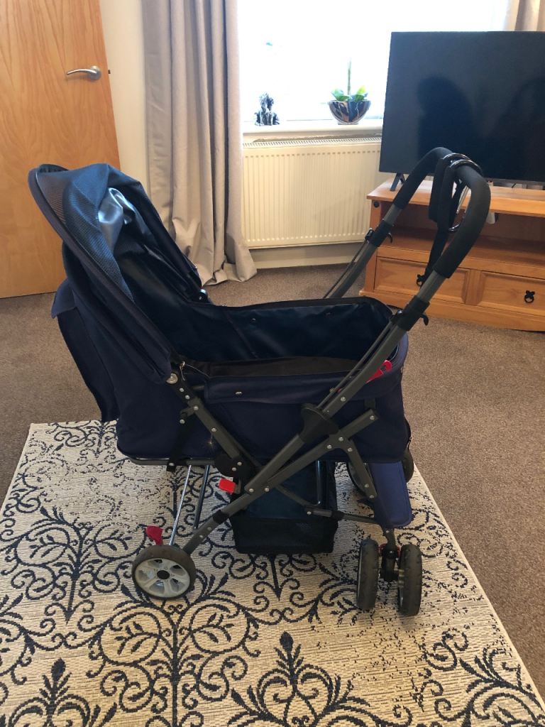 Dog pushchair 