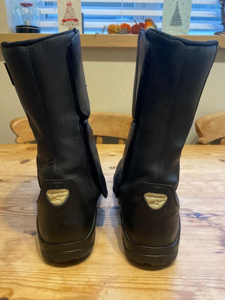 Alpine stars motorbike boots