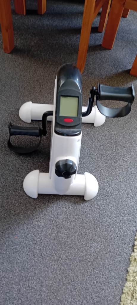 Free to uplift mini exercise bike